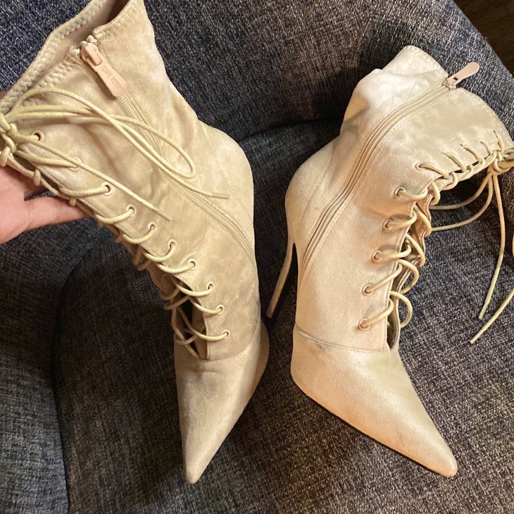 Nude Lace Booties 🤎